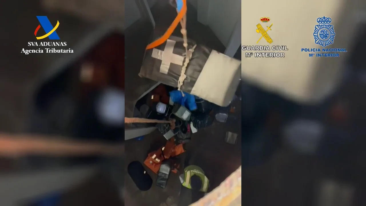 Intervenidos 2.000 kilos de cocaína oculta en el tanque de un buque en el puerto de Santa Cruz de Tenerife Intervenidos 2.000 kilos de cocaína oculta en el tanque de un buque en el puerto de Santa Cruz de Tenerife