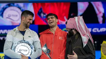 Djokovic y Alcaraz bromean en Riad
