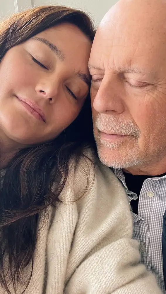 Bruce Willis y su mujer Emma Heming Bruce Willis y su mujer Emma Heming
