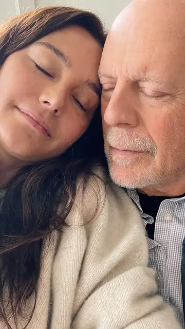 Bruce Willis y su mujer Emma Heming Bruce Willis y su mujer Emma Heming