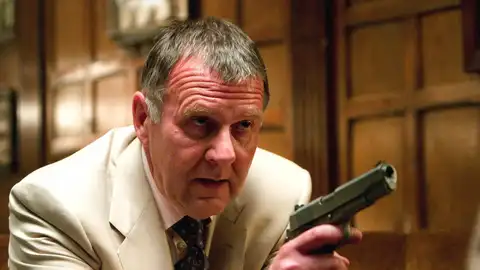 Tom Wilkinson en Batman Begins Tom Wilkinson en Batman Begins