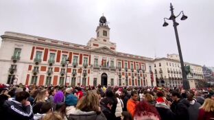 Imagen de la Puerta del Sol ensayando las campanadas