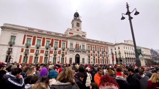 Imagen de la Puerta del Sol ensayando las campanadas