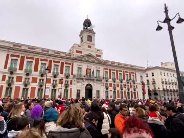 Imagen de la Puerta del Sol ensayando las campanadas