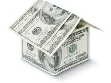 Imagen de una casa hecha con billetes