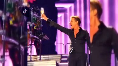 Luis Miguel recibe el 2024 cantando y muy bien acompañado por Paloma Cuevas y su hija Michelle Salas 