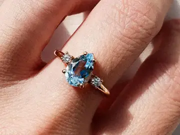 Imagen de archivo de una joya Imagen de archivo de una joya