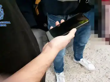 Así funcionan las mafias de la 'sextorsión': fotos íntimas, vídeos porno y después... amenazas Así funcionan las mafias de la 'sextorsión': fotos íntimas, vídeos porno y después... amenazas
