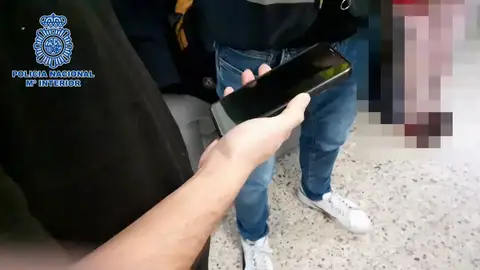 Así funcionan las mafias de la 'sextorsión': fotos íntimas, vídeos porno y después... amenazas Así funcionan las mafias de la 'sextorsión': fotos íntimas, vídeos porno y después... amenazas