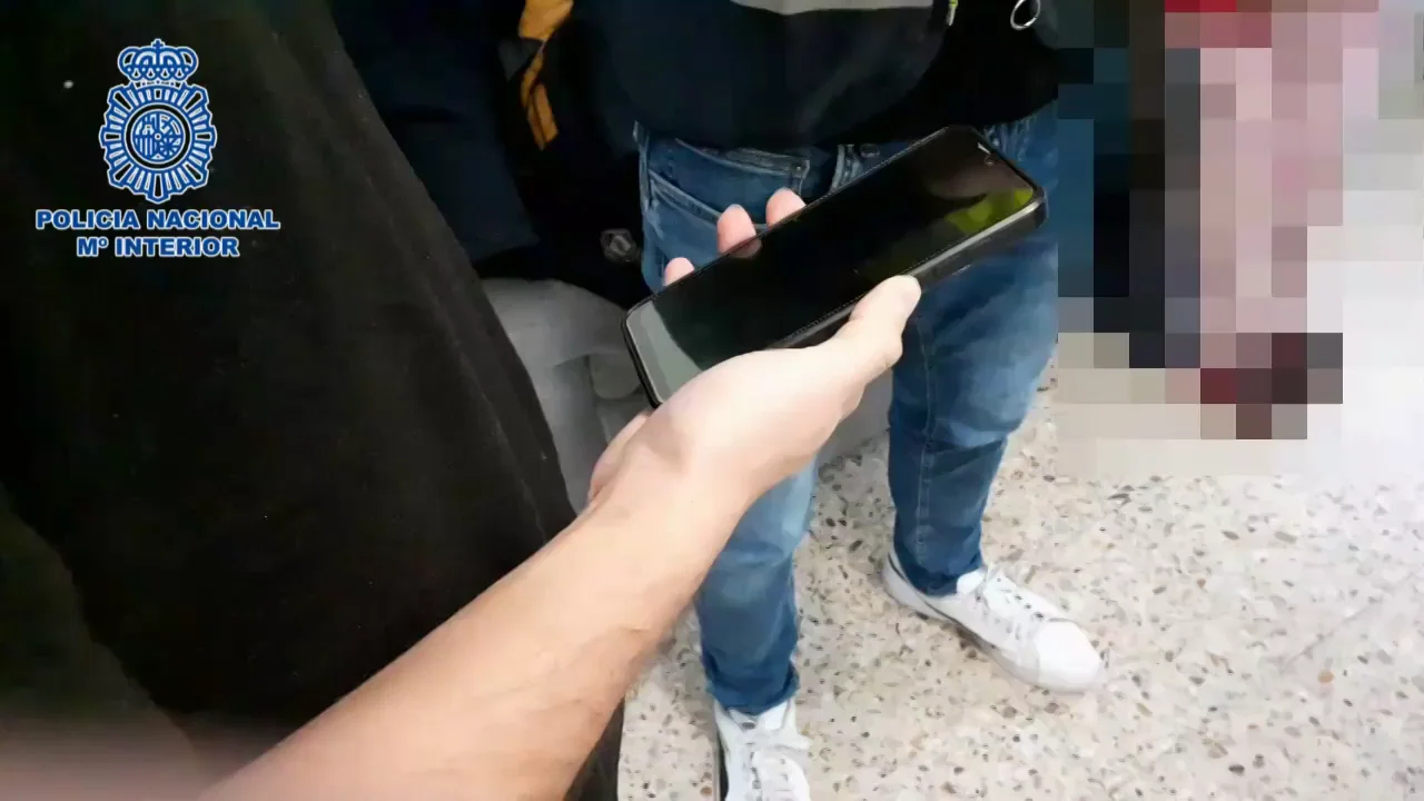 Así funcionan las mafias de la 'sextorsión': fotos íntimas, vídeos porno y después... amenazas Así funcionan las mafias de la 'sextorsión': fotos íntimas, vídeos porno y después... amenazas