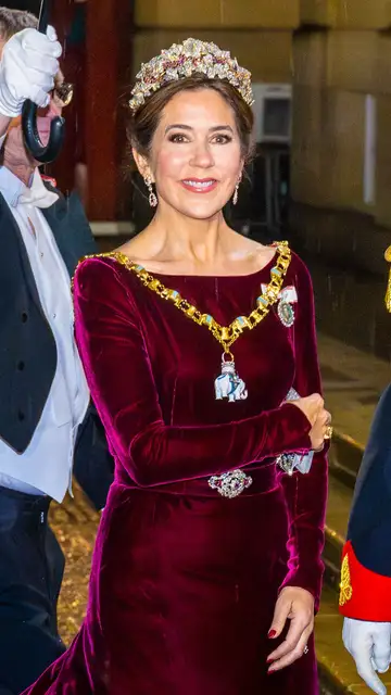 Mary de Dinamarca reaparece tras conocerse la abdicación de la reina Margarita Mary de Dinamarca reaparece tras conocerse la abdicación de la reina Margarita