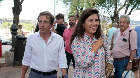 José Luis Martínez Almeida y Teresa Urquijo en Colmenar Viejo José Luis Martínez Almeida y Teresa Urquijo en Colmenar Viejo
