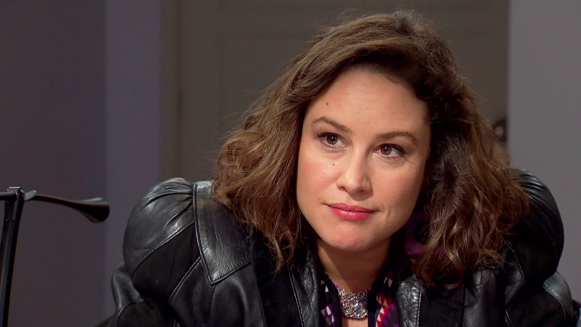 Victoria advierte a Román sobre su madre: “Has caído en la trampa”
