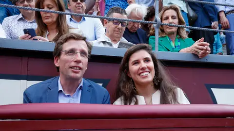 José Luis Martínez Almeida y Teresa Urquijo en Las Ventas José Luis Martínez Almeida y Teresa Urquijo en Las Ventas