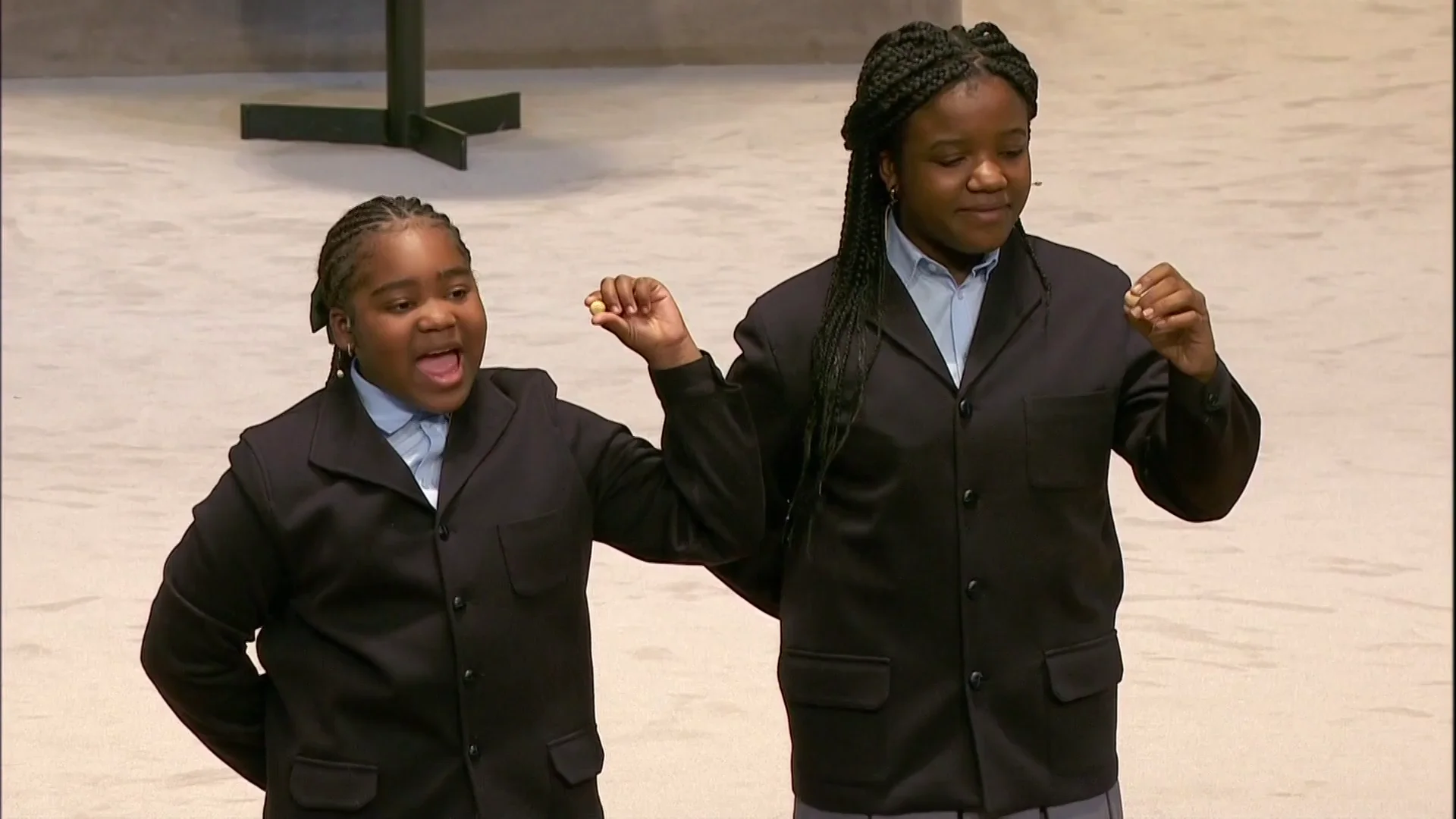 Racismo ante las niñas de San Ildefonso Antena3 Noticias