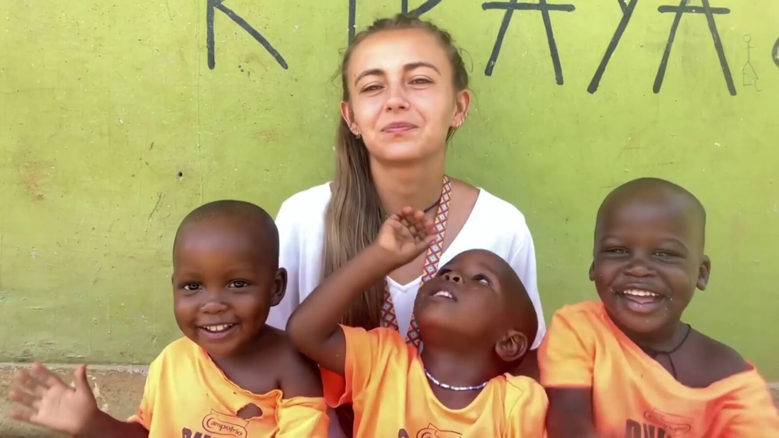 María Galán, la madrileña que lleva la Navidad al corazón de África para que sus 32 'hijos' no se queden sin regalos