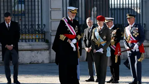 La princesa Leonor y el rey Felipe VI, este sábado en la Plaza de la Armería del Palacio Real durante la ceremonia de la Pascua Militar
