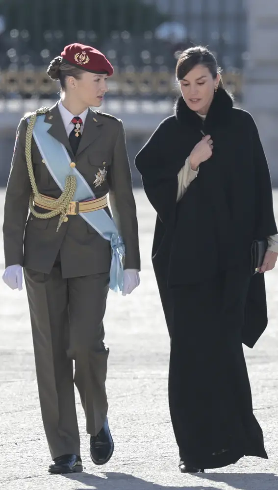 La princesa Leonor y la reina Letizia durante la Pascua Militar en el Palacio Real de Madrid