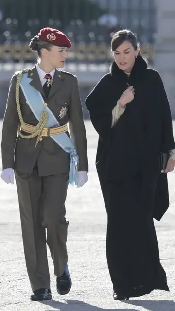La princesa Leonor y la reina Letizia durante la Pascua Militar en el Palacio Real de Madrid La princesa Leonor y la reina Letizia durante la Pascua Militar en el Palacio Real de Madrid