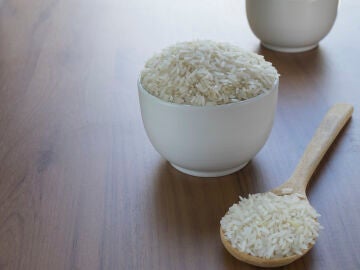 Hacer vasitos de arroz precocinado en casa