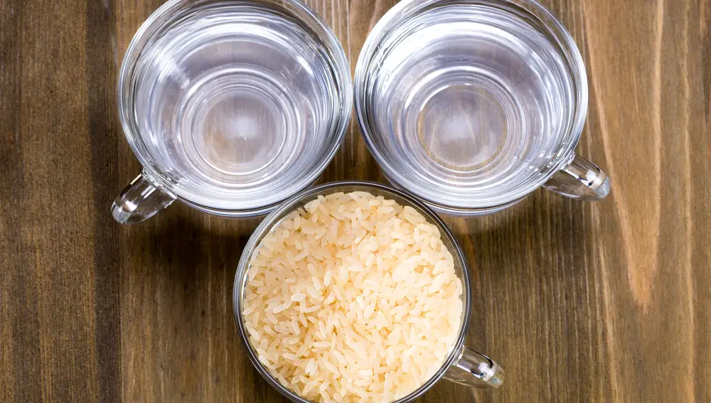 Hacer vasitos de arroz precocinado en casa