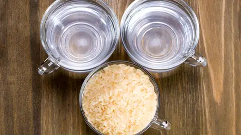 Hacer vasitos de arroz precocinado en casa Hacer vasitos de arroz precocinado en casa