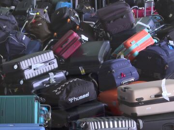 Maletas acumuladas en los aeropuertos