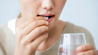 ¿Qué es la fagofobia? Cuando tomar pastillas es una misión imposible 