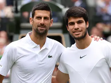 Novak Djokovic y Carlos Alcaraz antes de la final de Wimbledon 2023 Novak Djokovic y Carlos Alcaraz antes de la final de Wimbledon 2023