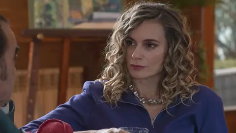 ¿Es Crespo el padre de Ester?: la historia de su pasado deja sin palabras a Sofía ¿Es Crespo el padre de Ester?: la historia de su pasado deja sin palabras a Sofía