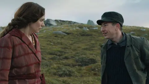 Kerry Condon como Siobhan Suilleabhain y Barry Keoghan como Dominic Kearney en The Banshees of Inisherin Kerry Condon como Siobhan Suilleabhain y Barry Keoghan como Dominic Kearney en The Banshees of Inisherin