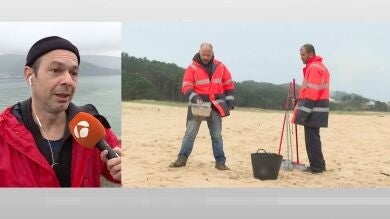 Yago, el mariscador que se ha echado al mar para recoger pellets: 