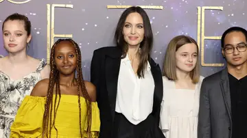 Angelina Jolie con sus hijos: Shiloh, Zahara, Vivienne y Maddox Angelina Jolie con sus hijos: Shiloh, Zahara, Vivienne y Maddox