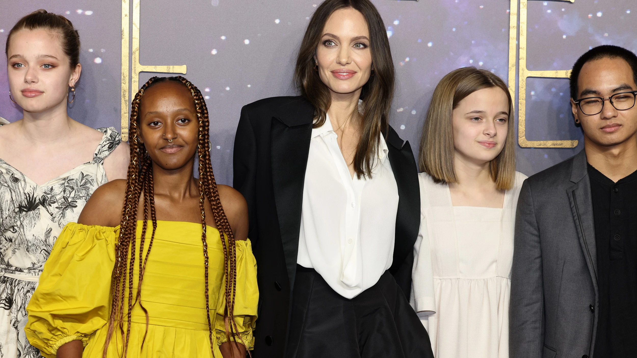 Angelina Jolie con sus hijos: Shiloh, Zahara, Vivienne y Maddox Angelina Jolie con sus hijos: Shiloh, Zahara, Vivienne y Maddox