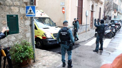 Un hombre se atrinchera en su casa de Sóller (Mallorca) y un agente resulta herido