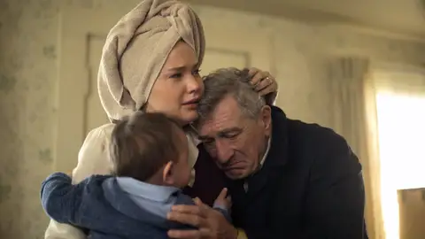 Jennifer Lawrence y Robert De Niro en Joy Jennifer Lawrence y Robert De Niro en Joy