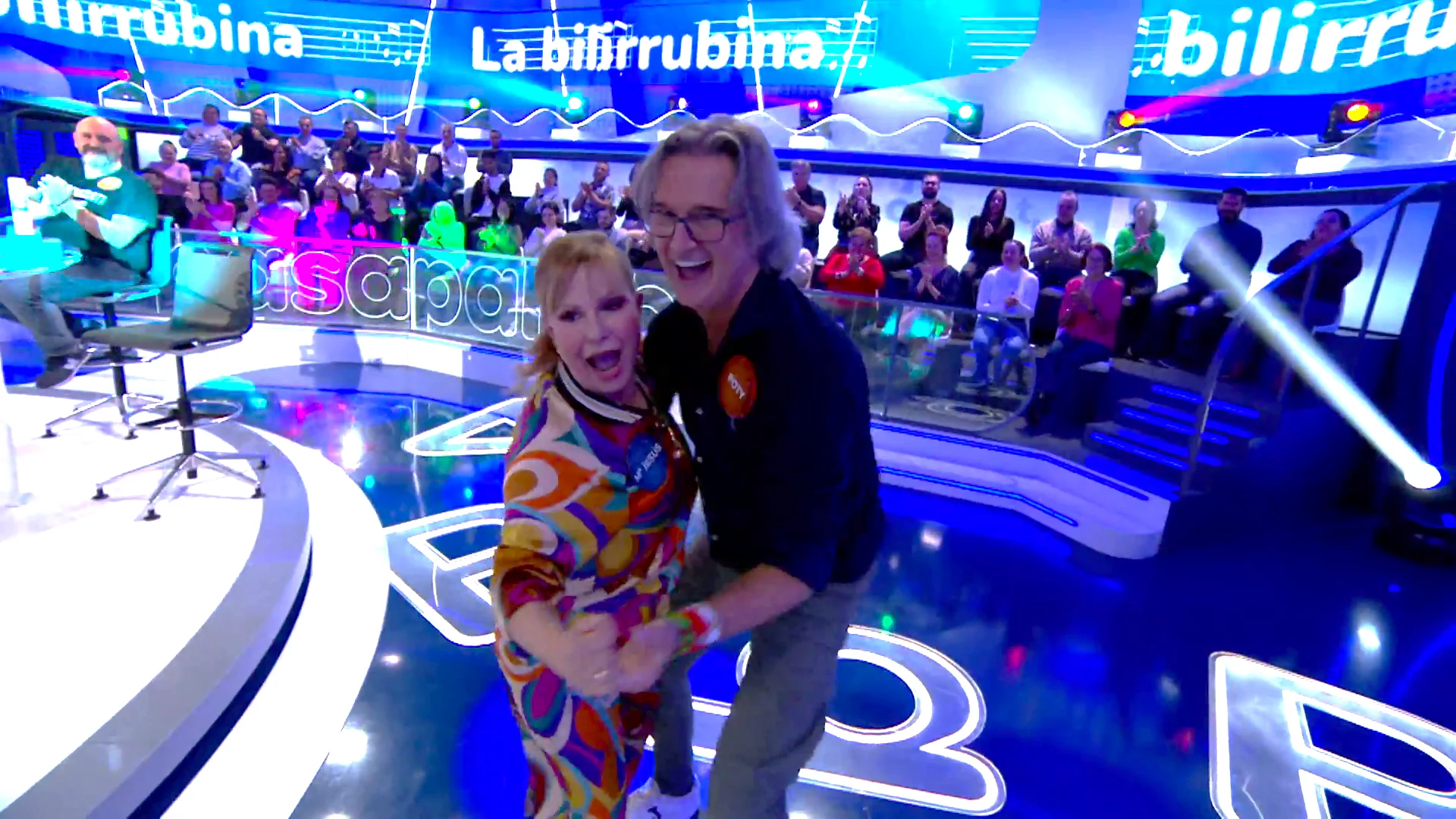 La clase de merengue de Poty Castillo a Mar&iacute;a Jes&uacute;s y su acorde&oacute;n: &iexcl;les sube La bilirrubina!