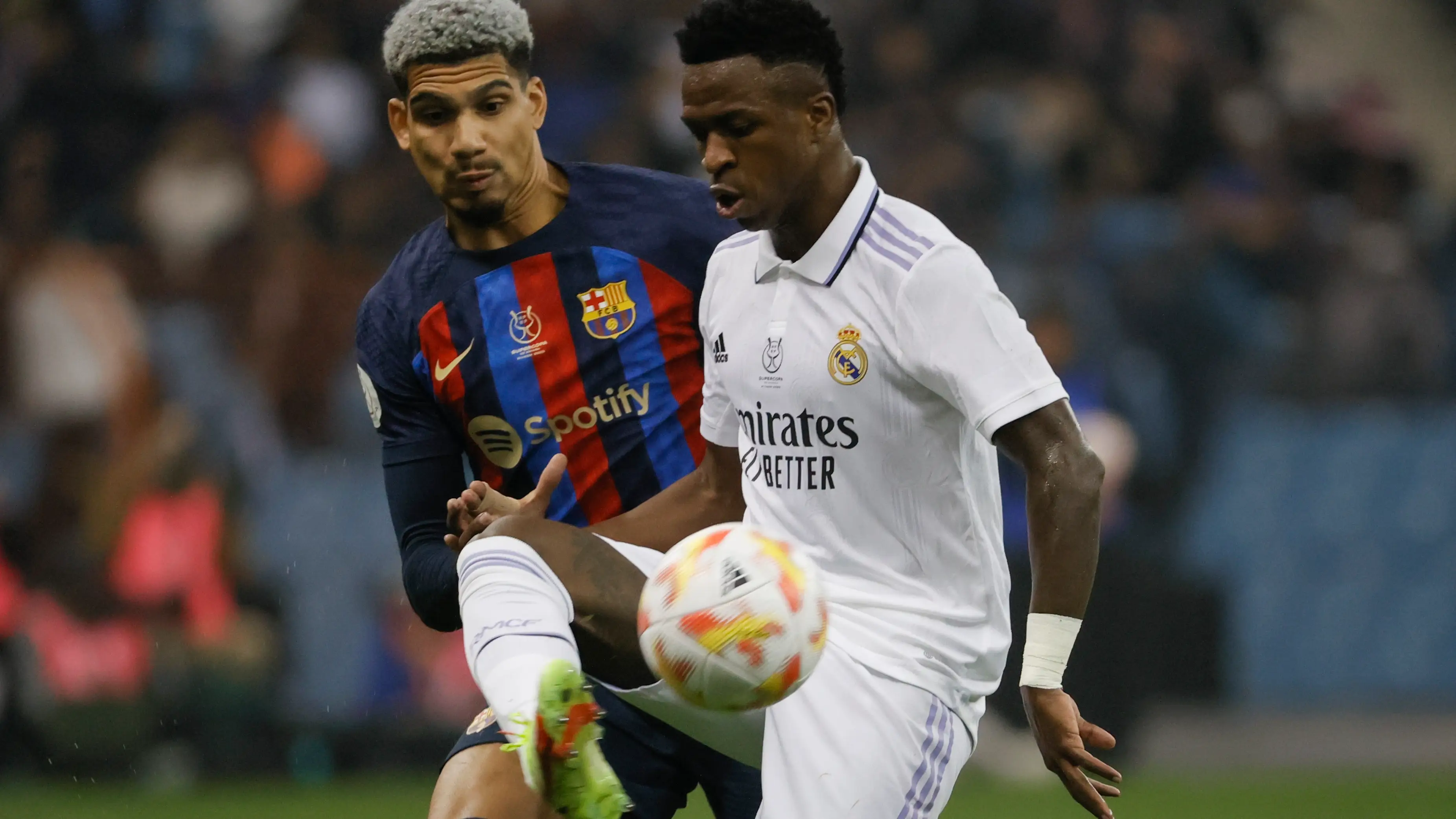 Araujo y Vinícius, en un clásico entre Barcelona y Real Madrid Araujo y Vinícius, en un clásico entre Barcelona y Real Madrid