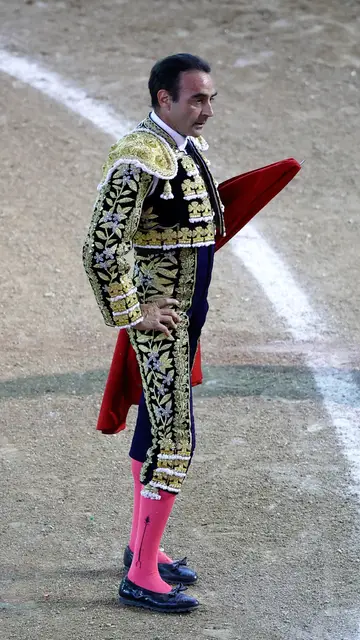 Enrique Ponce, sobre el ruedo de la plaza de toros Enrique Ponce, sobre el ruedo de la plaza de toros