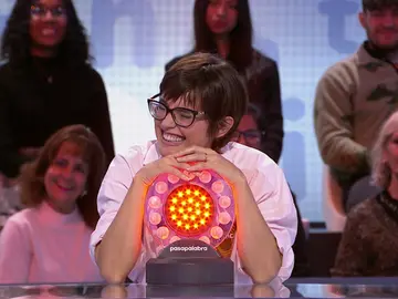 El divertido arrebato de Verónica Echegui en La Pista: ¡casi funde el pulsador! El divertido arrebato de Verónica Echegui en La Pista: ¡casi funde el pulsador!