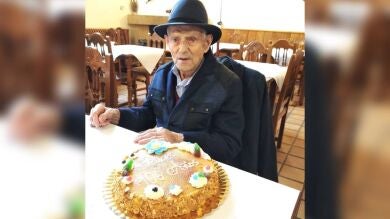 El abuelo centenario de Sober (Lugo) cumple 106 años rodeado de su familia