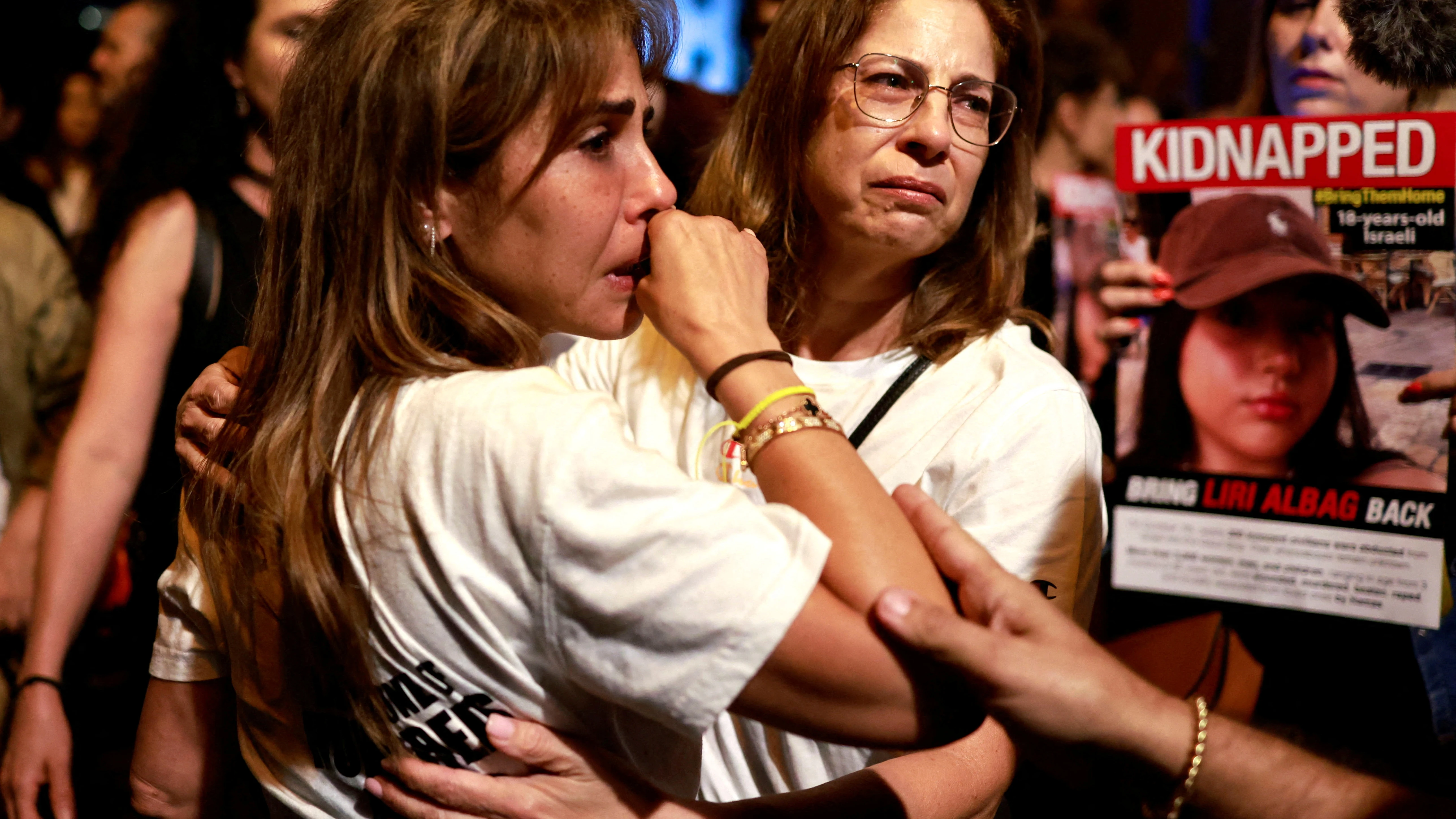 Familiares de los rehenes se movilizan
