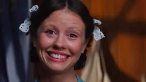 Mia Goth en Pearl Mia Goth en Pearl
