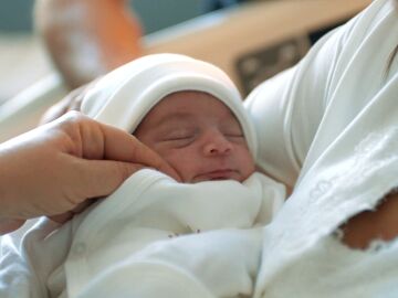 Así fueron los primeros días de Ilgaz y Ceylin con su pequeña Mercan