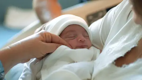 Así fueron los primeros días de Ilgaz y Ceylin con su pequeña Mercan Así fueron los primeros días de Ilgaz y Ceylin con su pequeña Mercan