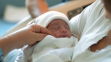 Así fueron los primeros días de Ilgaz y Ceylin con su pequeña Mercan: “Vamos a cuidar muy bien de nuestra niña”