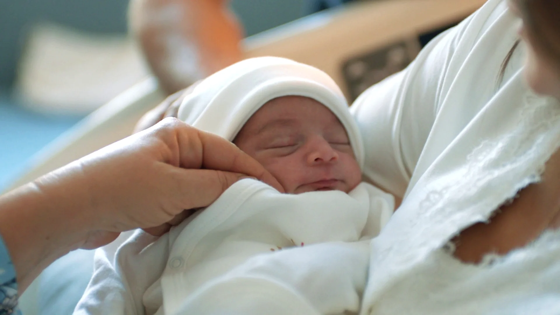 Así fueron los primeros días de Ilgaz y Ceylin con su pequeña Mercan Así fueron los primeros días de Ilgaz y Ceylin con su pequeña Mercan
