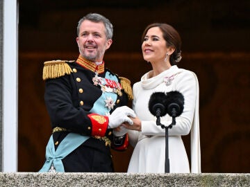 Los reyes Federico y Mary de Dinamarca en su coronación