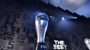 Trofeo que acredita al ganador/a del premio The Best Trofeo que acredita al ganador/a del premio The Best