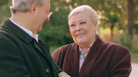 Una cita muy especial: Pelayo le enseña a Marisa los rincones más bonitos de Madrid Una cita muy especial: Pelayo le enseña a Marisa los rincones más bonitos de Madrid